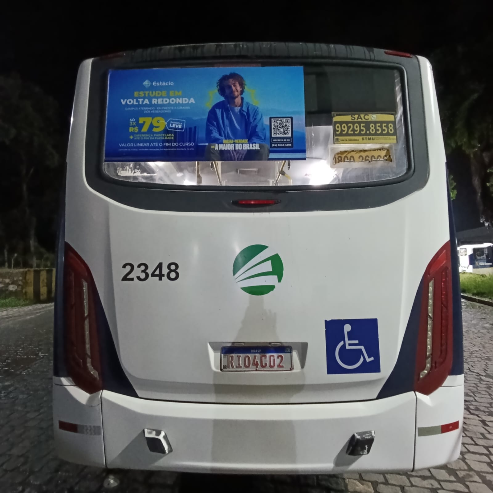 Busdoor aplicado em ônibus 3